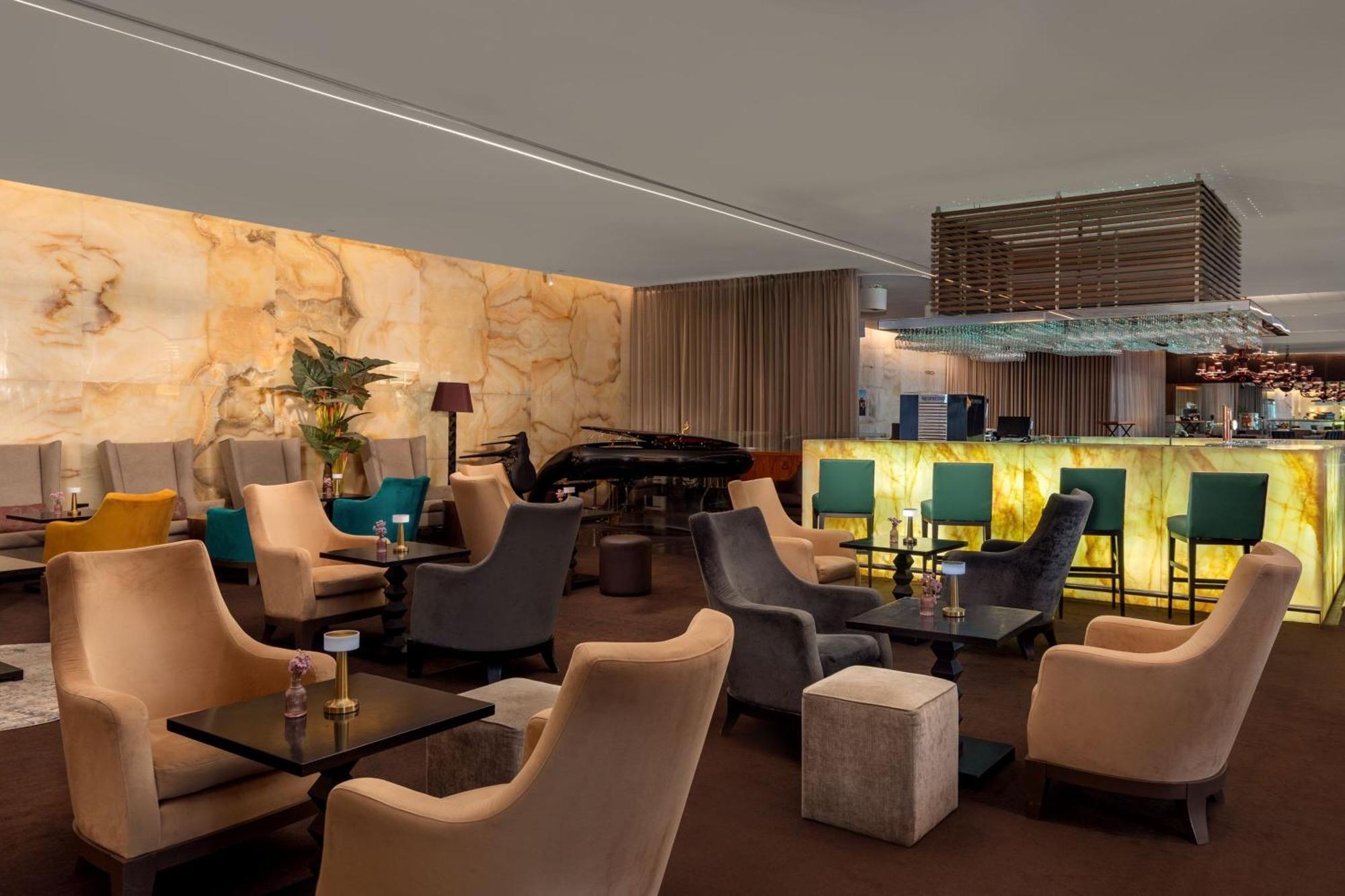 Sheraton Lisboa Hotel & Spa Exterior photo