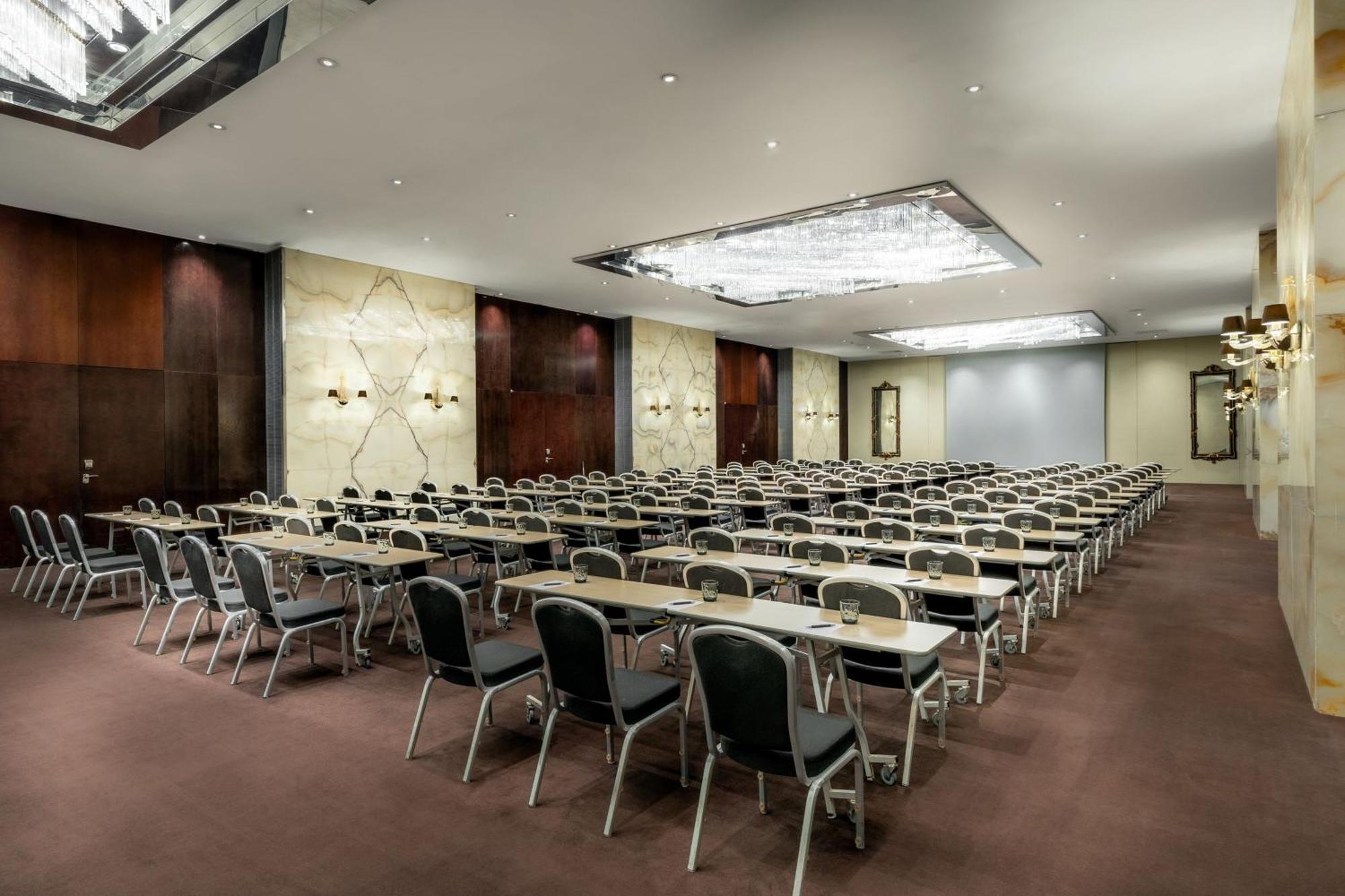 Sheraton Lisboa Hotel & Spa Exterior photo