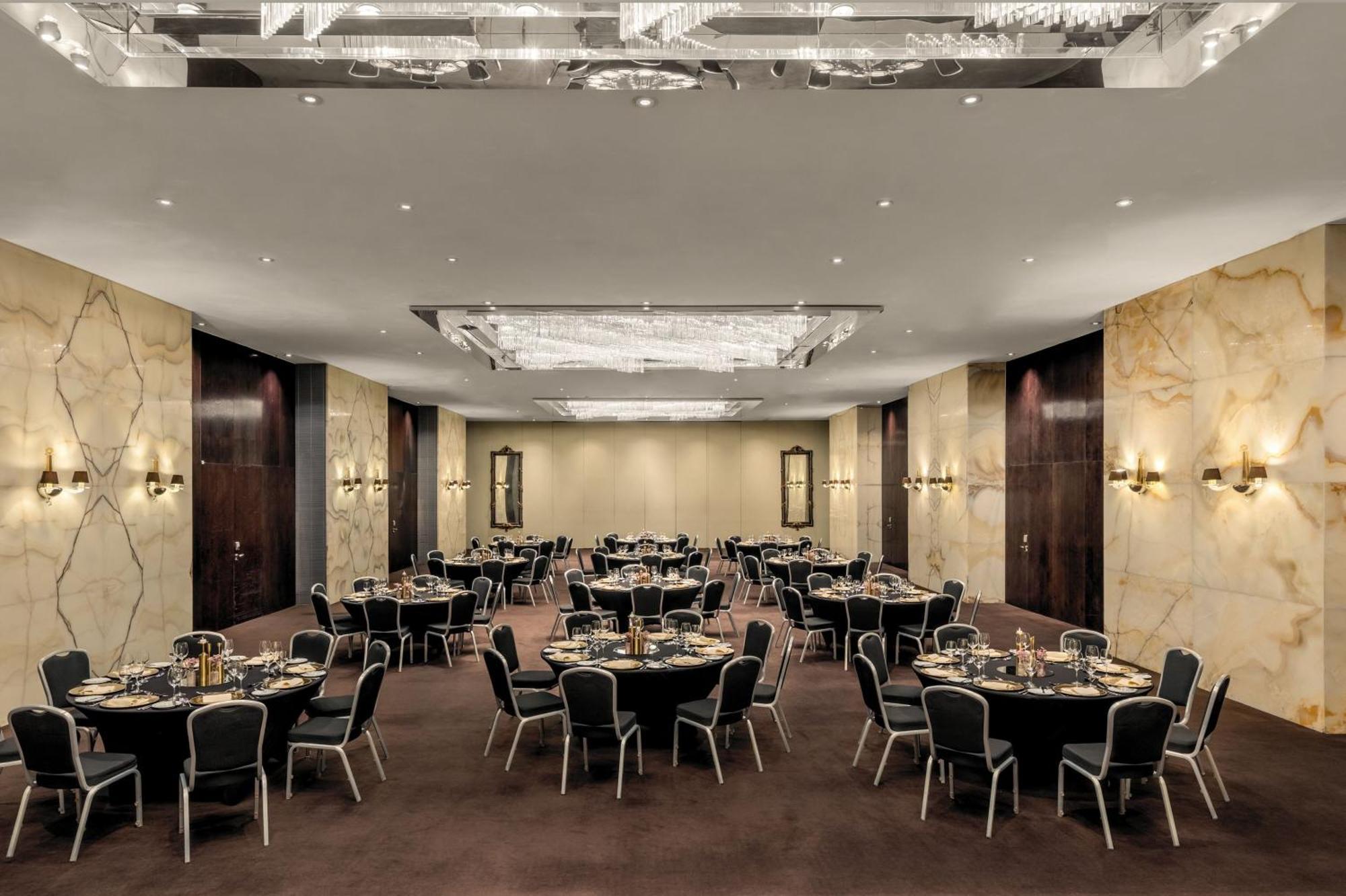 Sheraton Lisboa Hotel & Spa Exterior photo