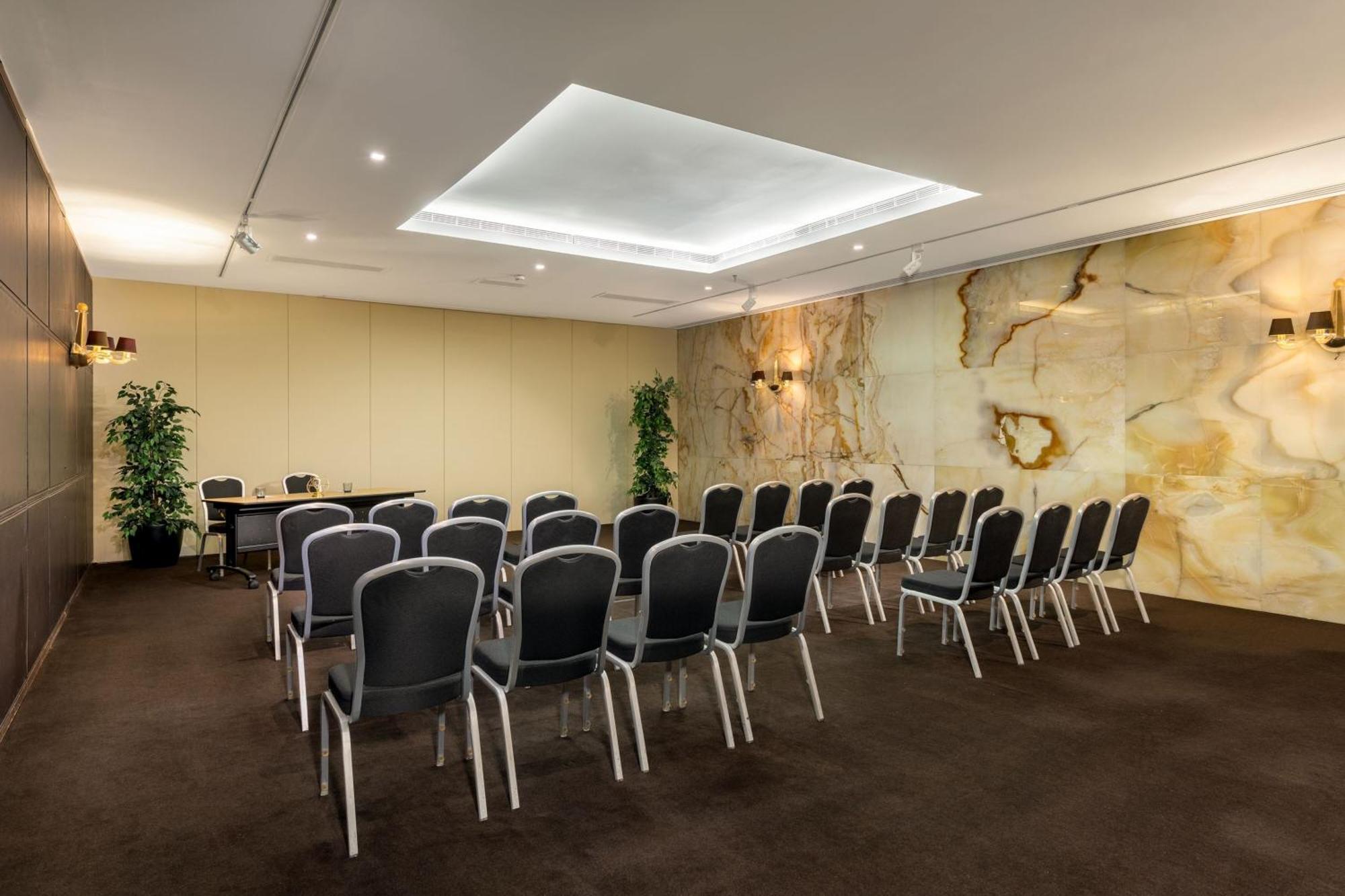 Sheraton Lisboa Hotel & Spa Exterior photo
