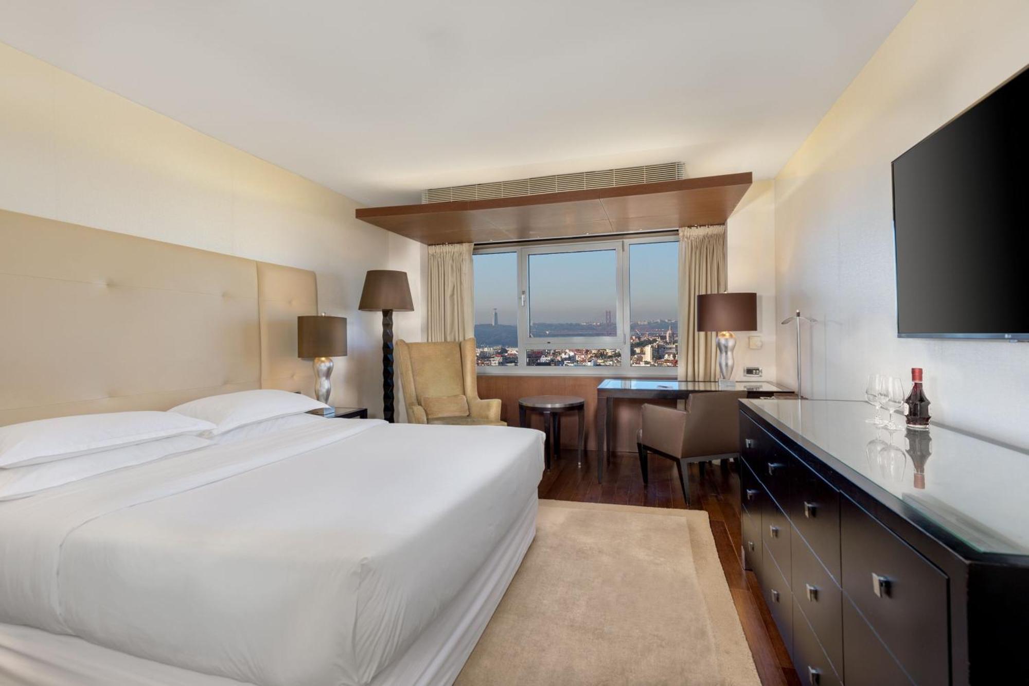 Sheraton Lisboa Hotel & Spa Exterior photo